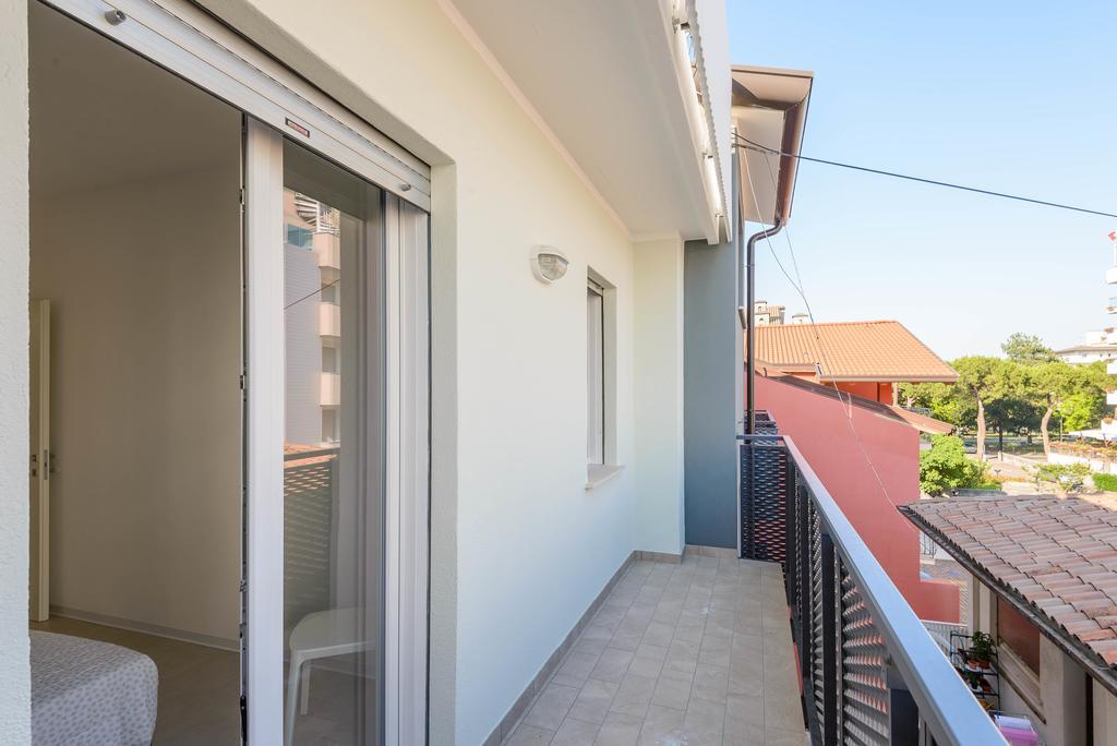 Venus Apartment Lignano Sabbiadoro Exterior foto